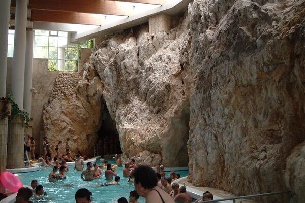 ミシュコルツタポルツァ洞窟温泉